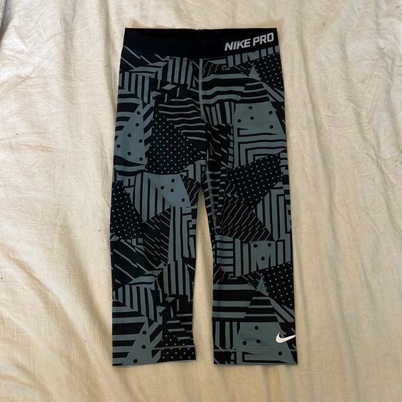 NikePro Dri-Fit cropped leggings - Picture 1 of 1